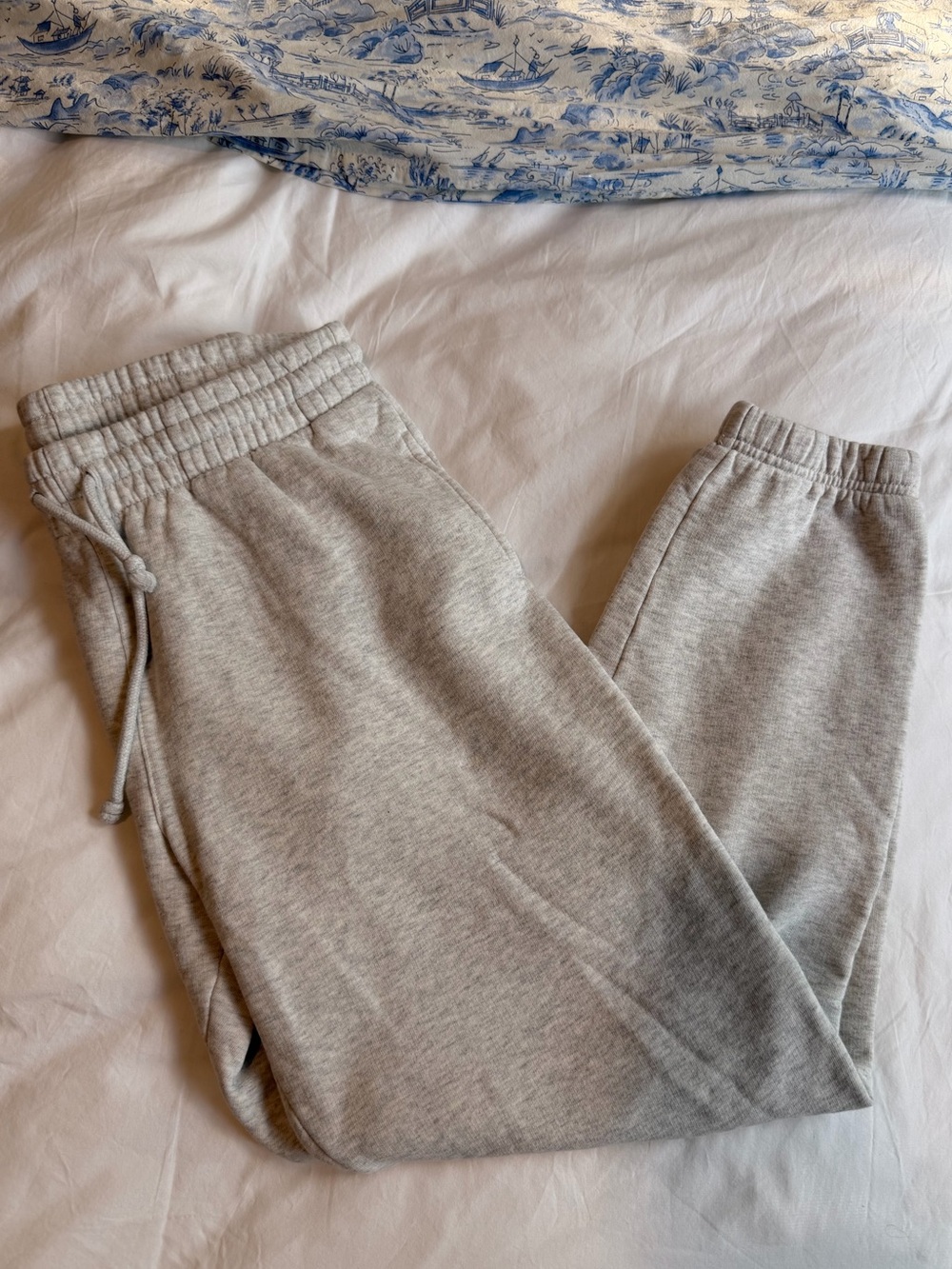Aritzia TNA Light Gray Jogger Sweatpants